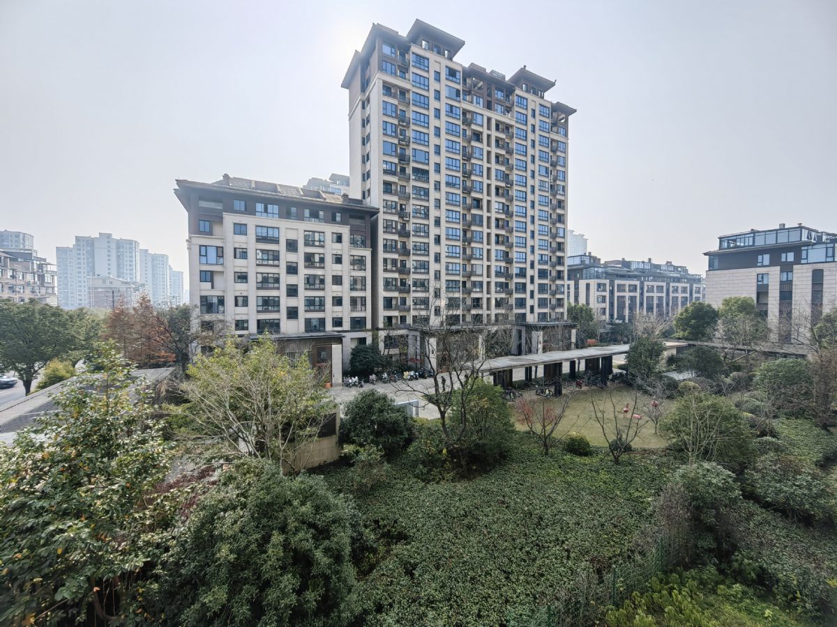 첬