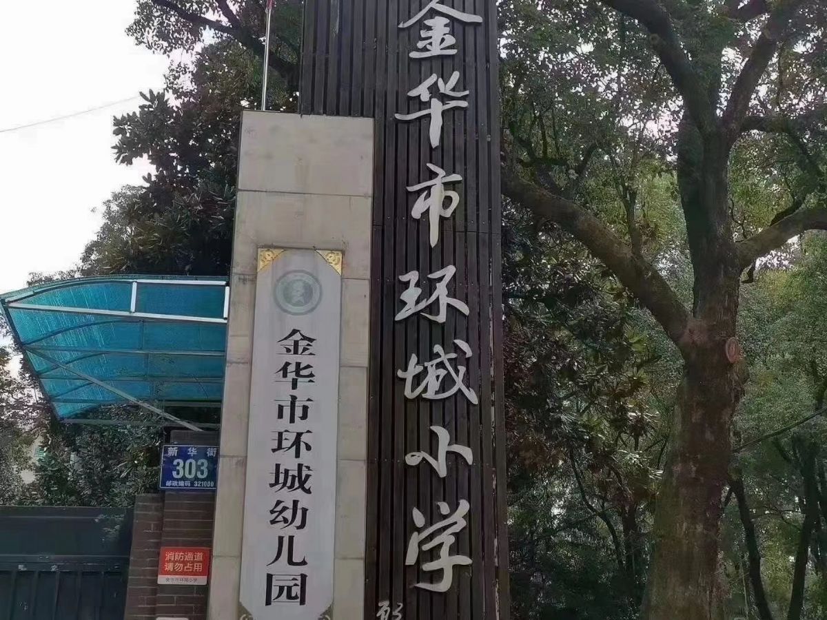 ½