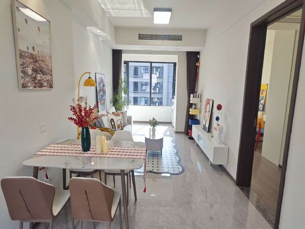 �����Ľ�̨