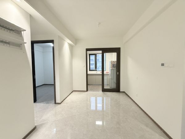 �����Ľ�̨