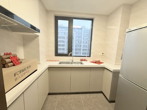 �����Ľ�̨